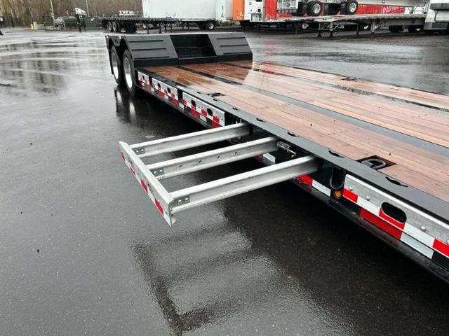 2025 XL SPECIALIZED 48’ 40-TON SELF CONTAINED LOWBOY - image 5 of 5