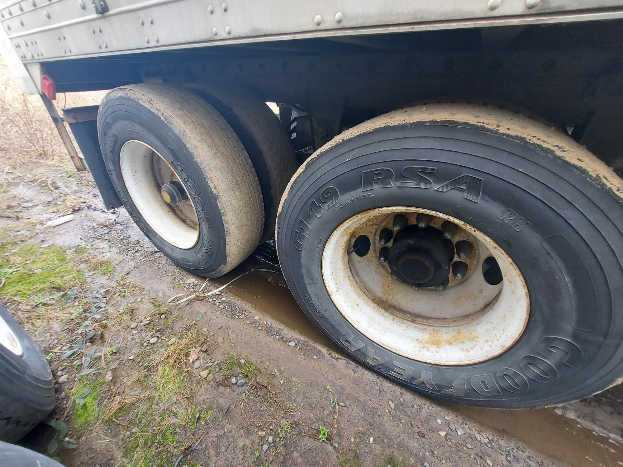 1998 GREAT DANE 40' 2 AXLE SPRING RIDE DRYVAN - image 3 of 6
