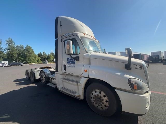 2016 FREIGHTLINER CASCADIA 125 EVOLUTION - image 1 of 6