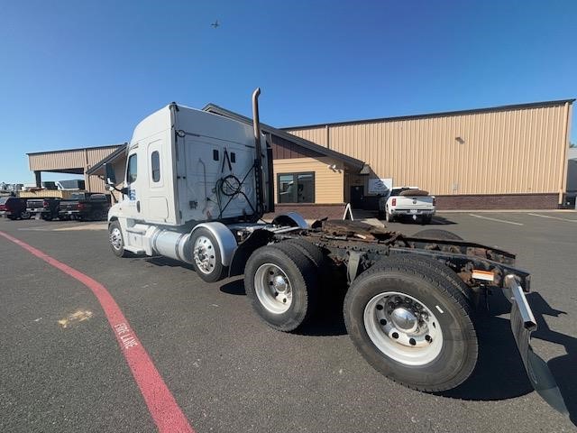 2016 FREIGHTLINER CASCADIA 125 EVOLUTION - image 4 of 6