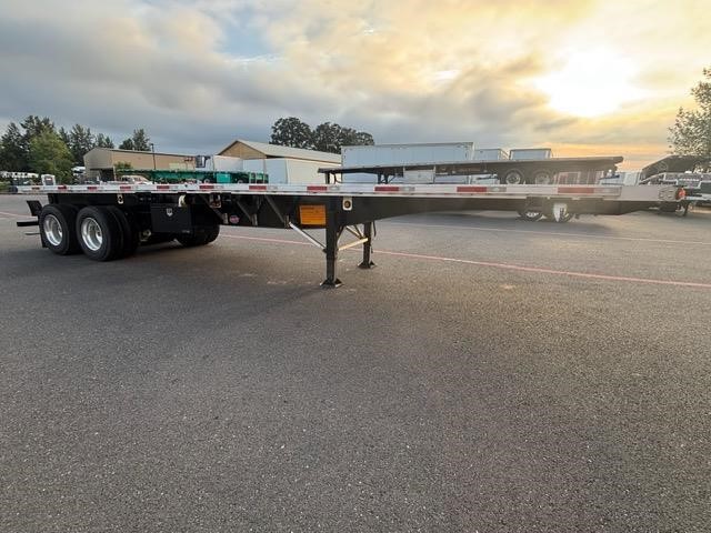 2025 UTILITY 36' FLAT BED - image 1 of 6